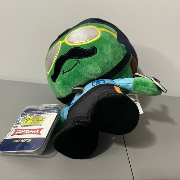 3/25$(Mix) ROBLOX DevSeries Brookhaven Chief Rotten 8" Plush NWT - Picture 12 of 13
